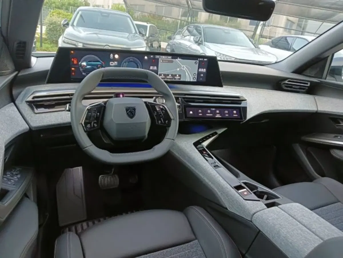 Peugeot 5008 nuova a Brescia (6)
