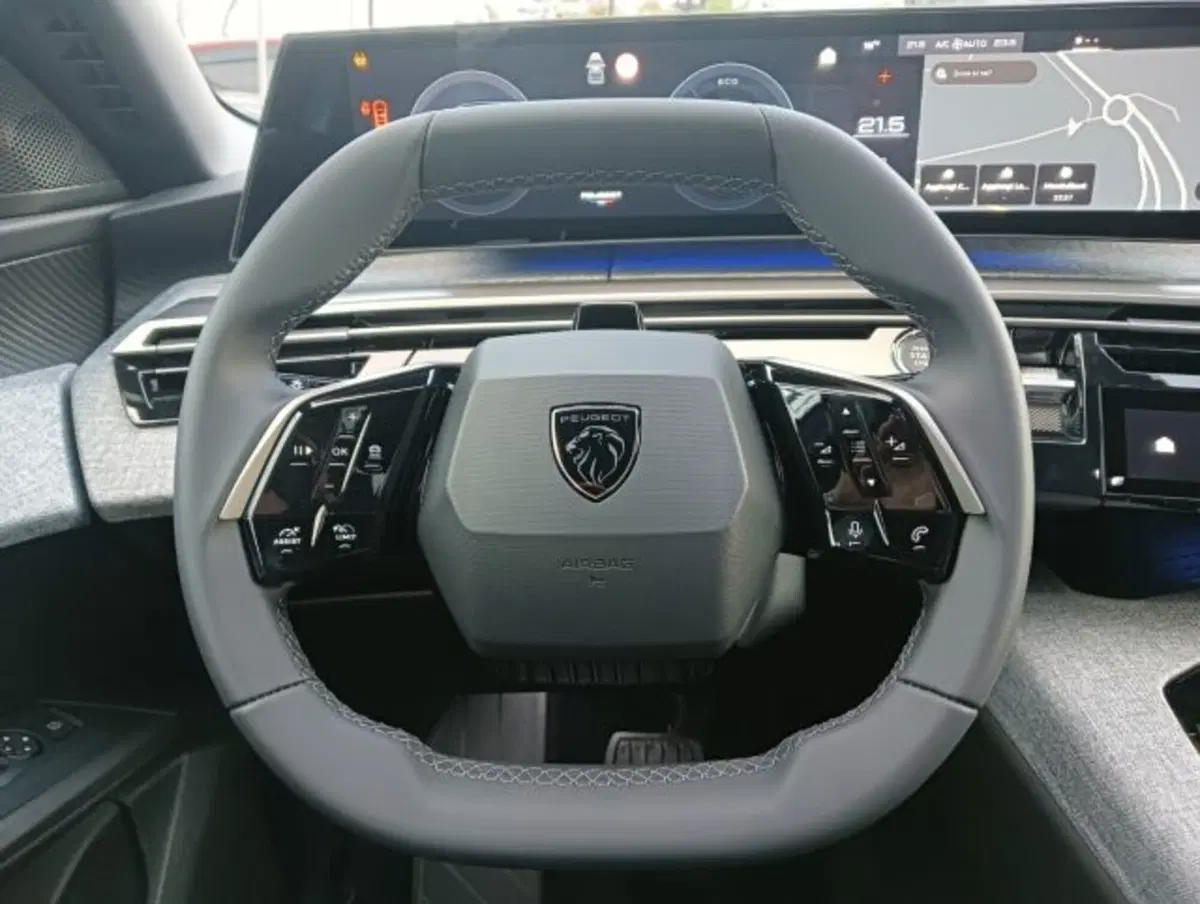 Peugeot 5008 nuova a Brescia (8)