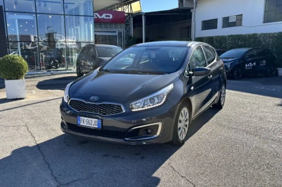 Kia cee'd usata a Latina (3)