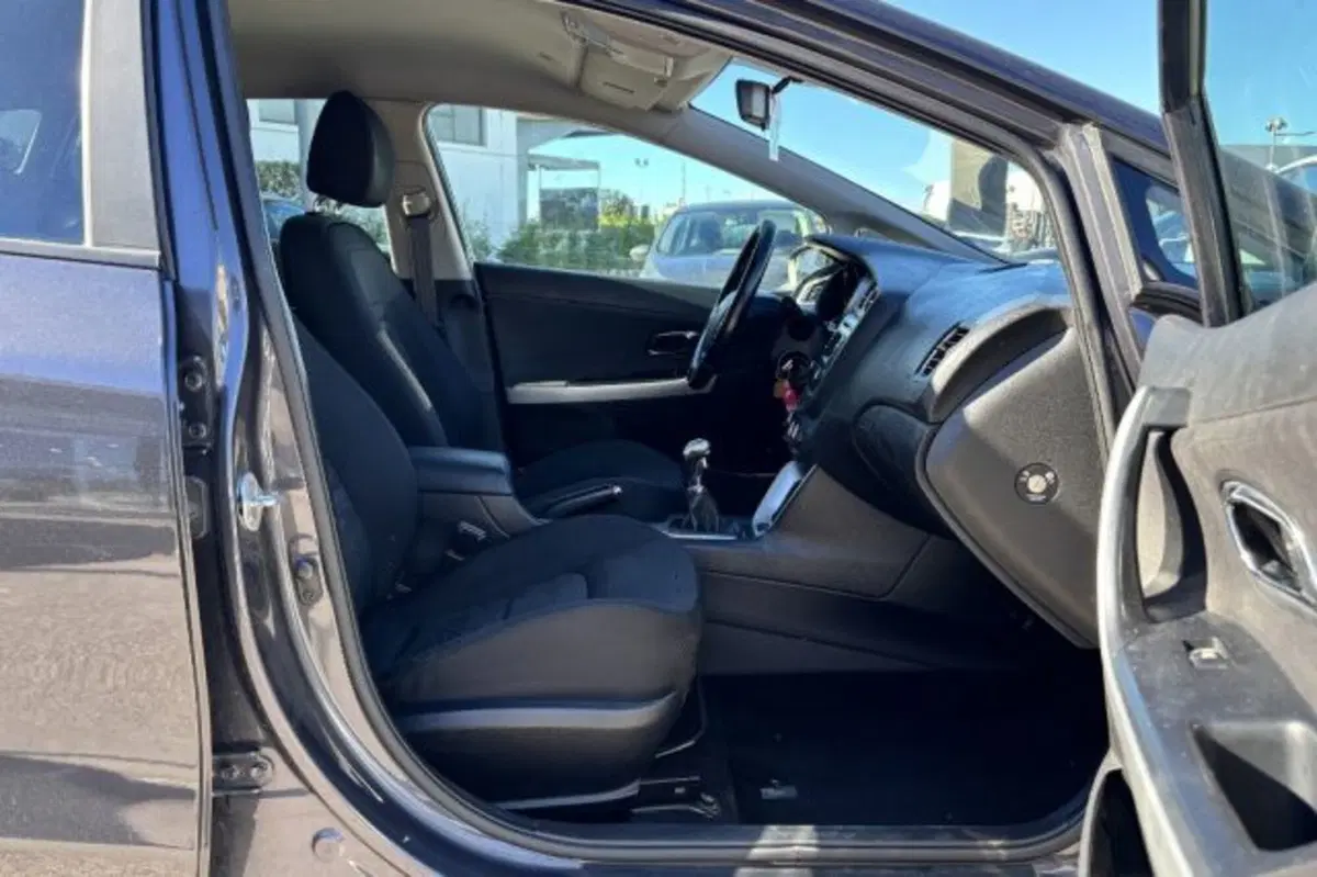 Kia cee'd usata a Latina (8)
