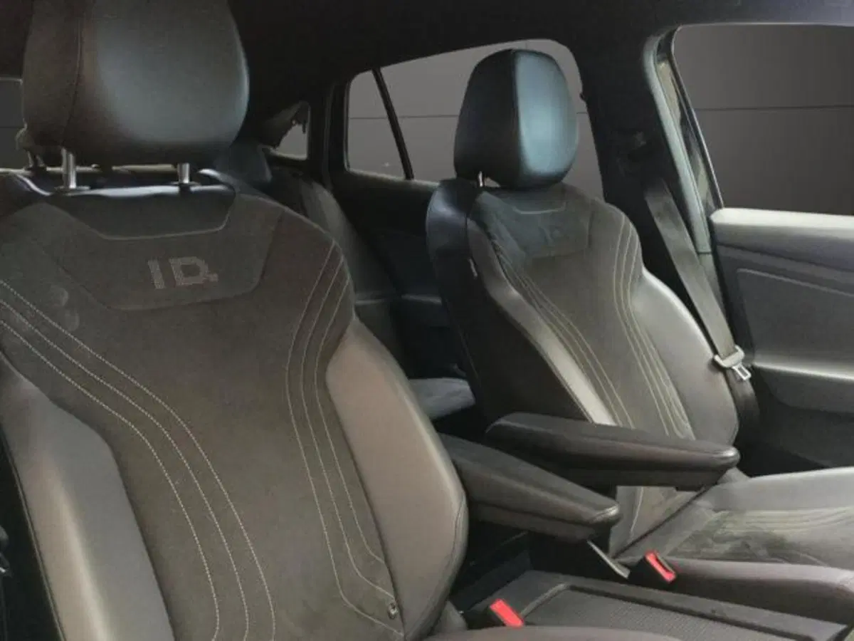 Volkswagen ID.5 usata a Milano (8)