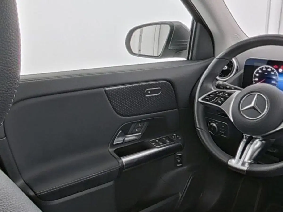 Mercedes-Benz GLA SUV usata a Novara (9)