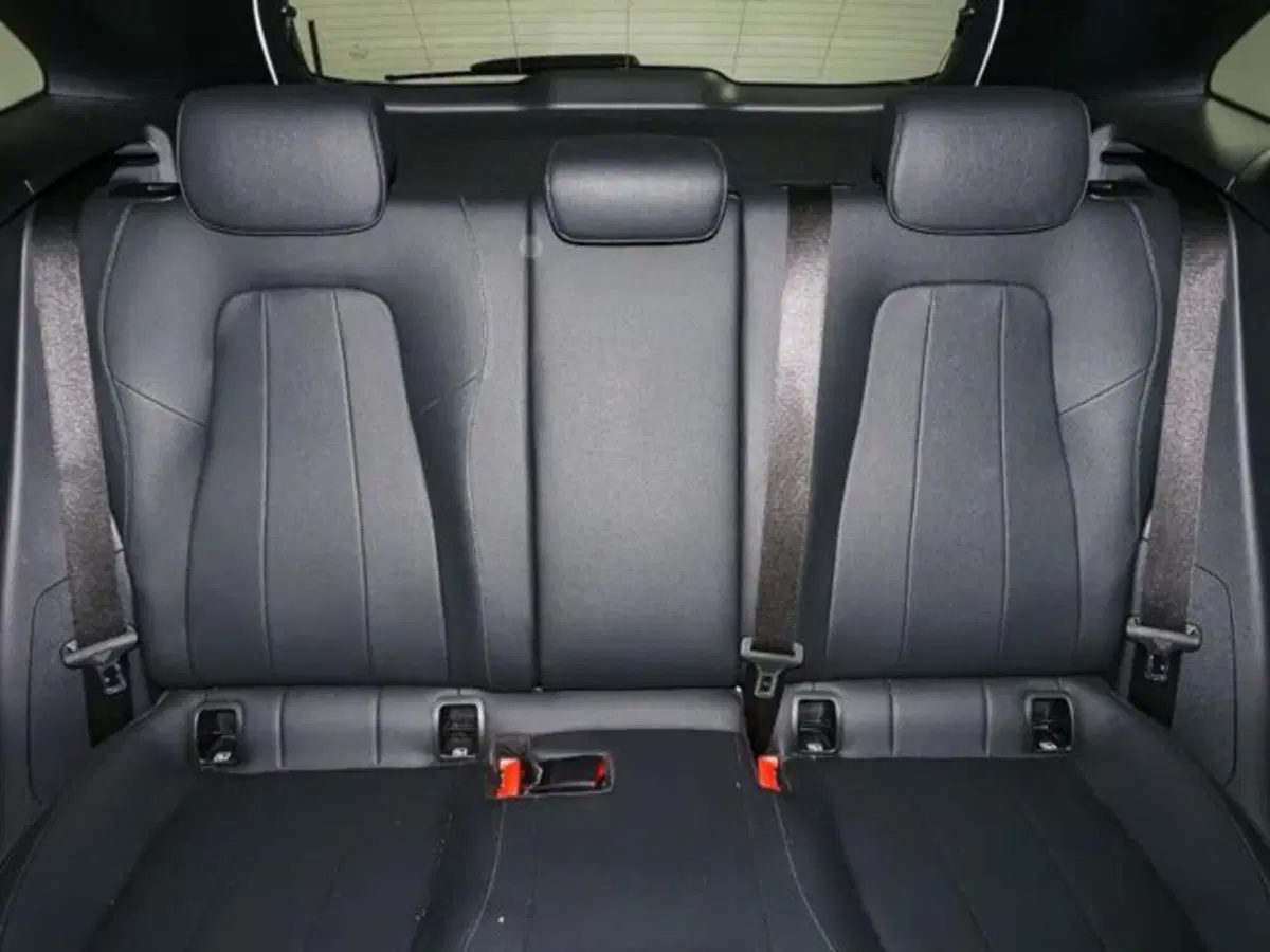 Mercedes-Benz GLA SUV usata a Novara (9)