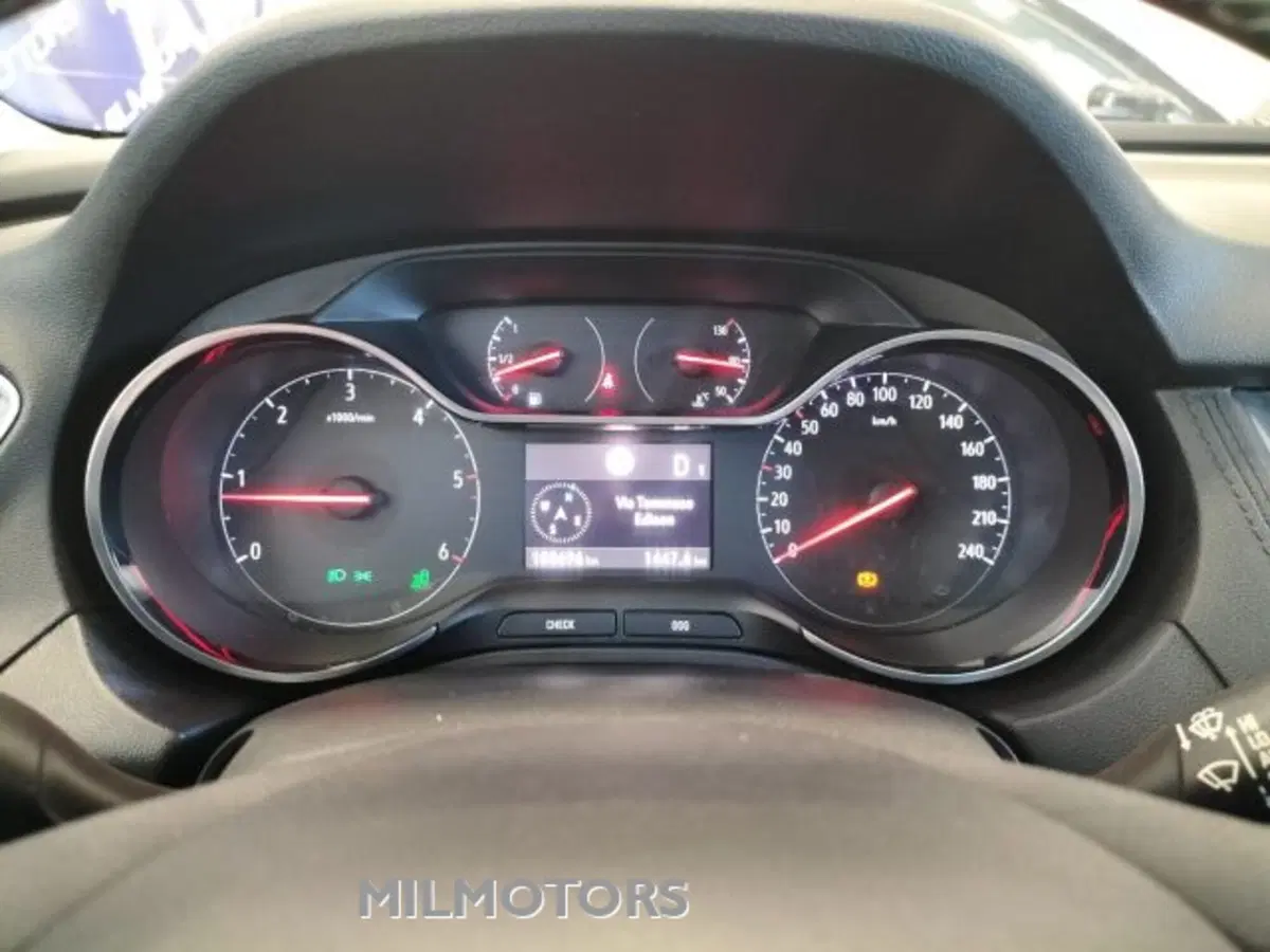 Opel Grandland X usata a Messina (16)