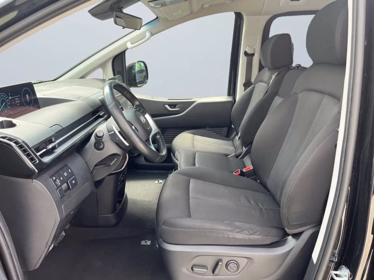 Hyundai Staria usata a Milano (10)