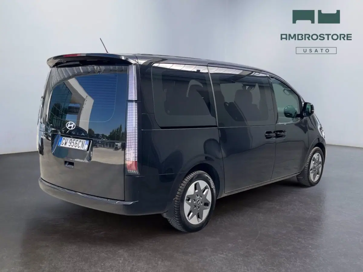 Hyundai Staria usata a Milano (5)