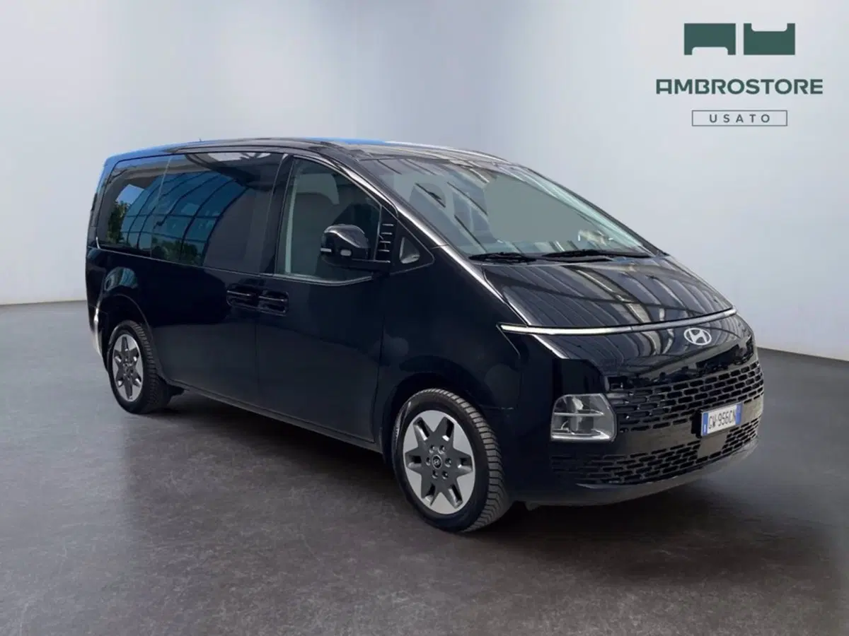 Hyundai Staria usata a Milano (7)