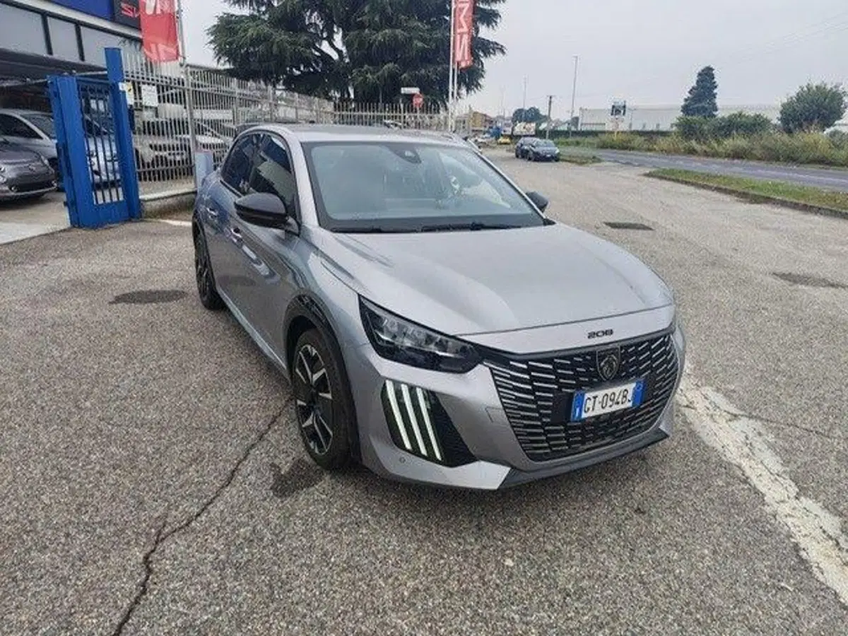 Peugeot 208 usata a Milano (2)