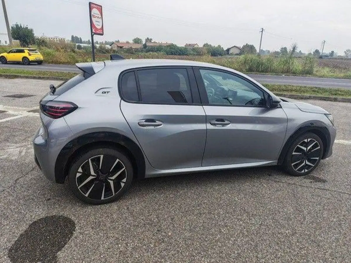 Peugeot 208 usata a Milano (4)