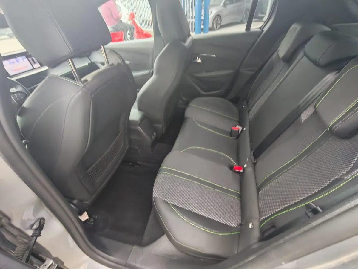 Peugeot 208 usata a Milano (7)