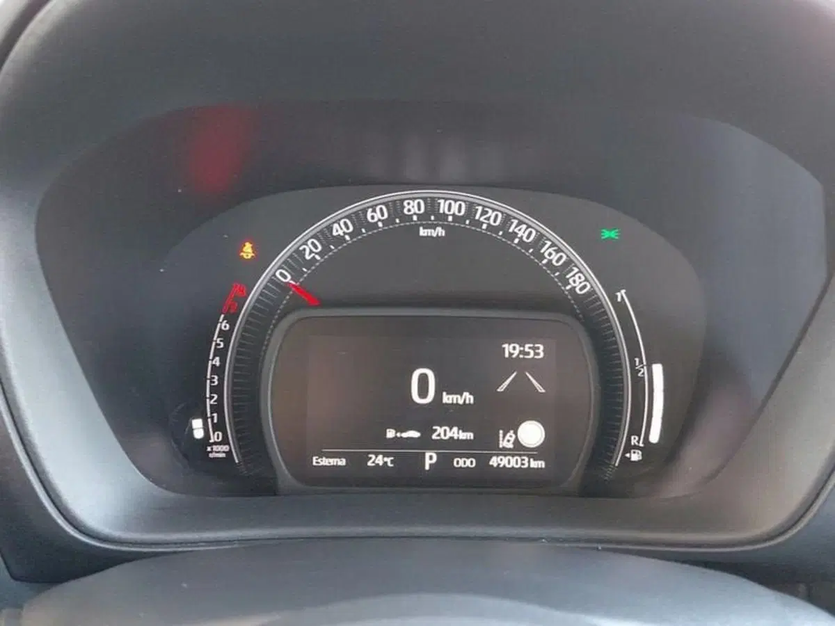 Toyota Aygo X usata a Cagliari (9)