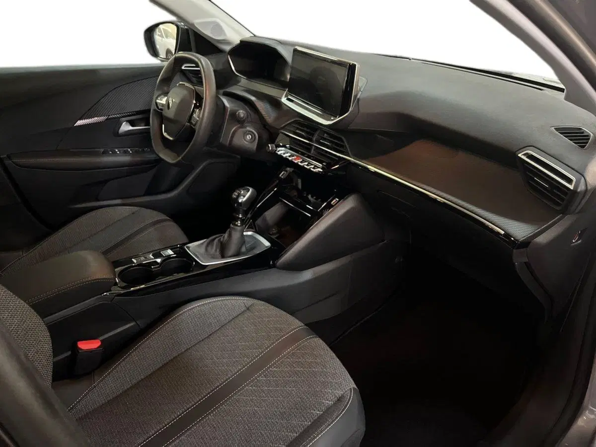 Peugeot 208 usata a Bari (9)