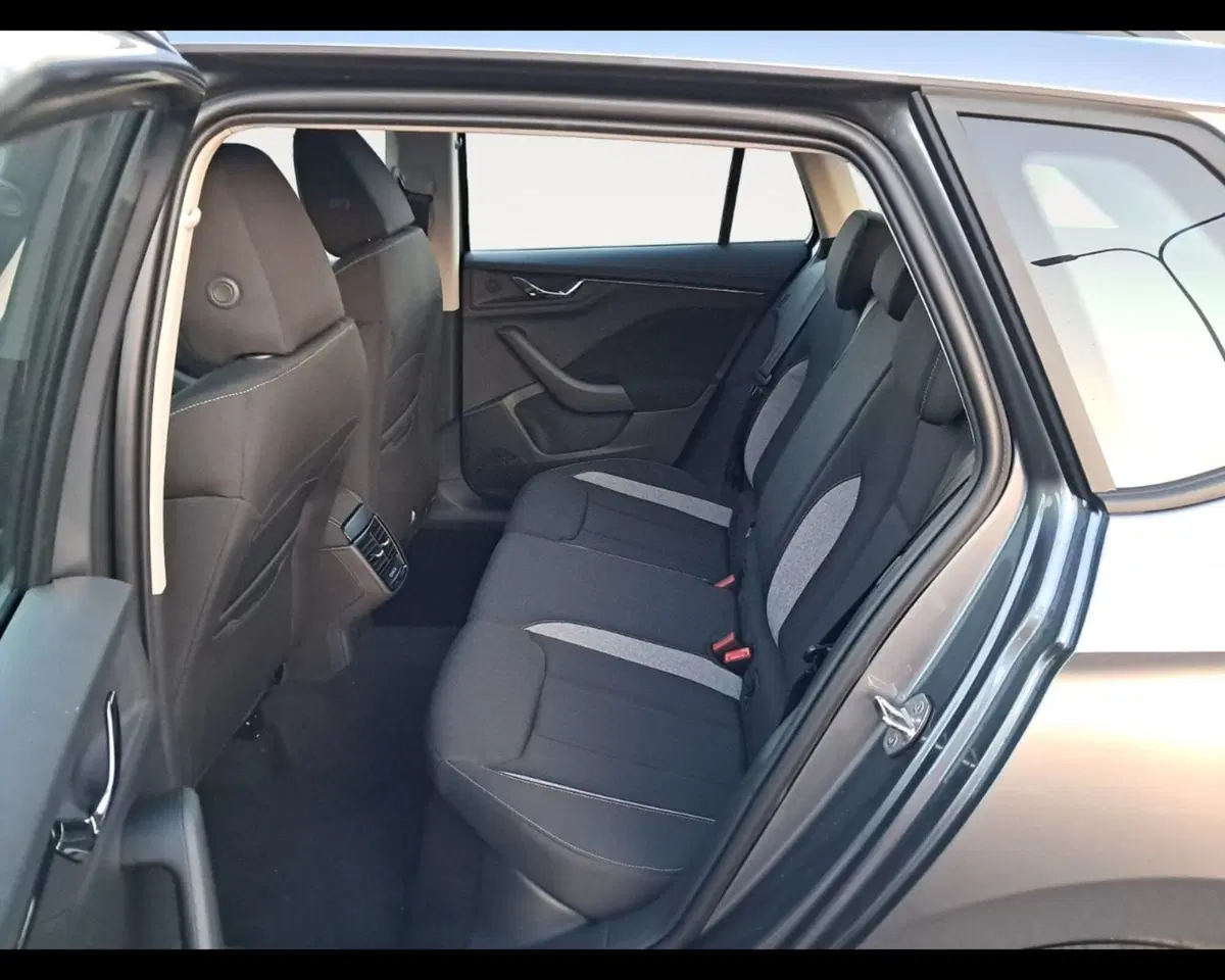 Skoda Kamiq nuova a Ravenna (14)