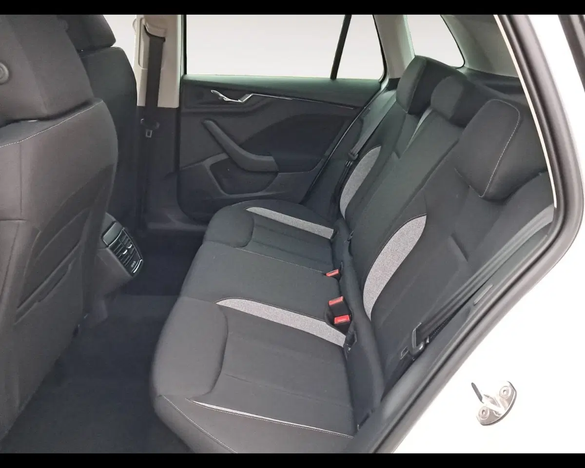 Skoda Kamiq nuova a Ravenna (14)