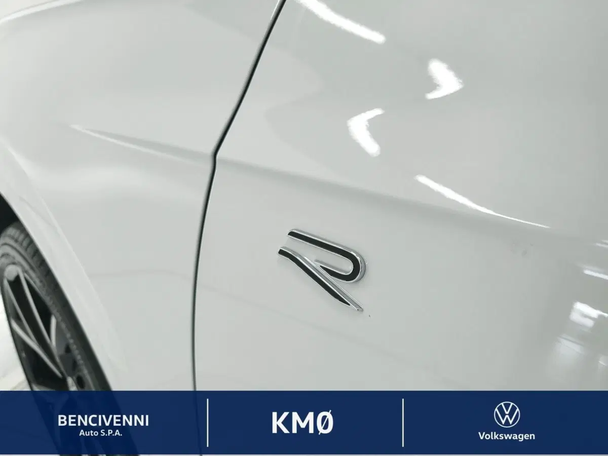Volkswagen Touareg nuova a Catanzaro (10)