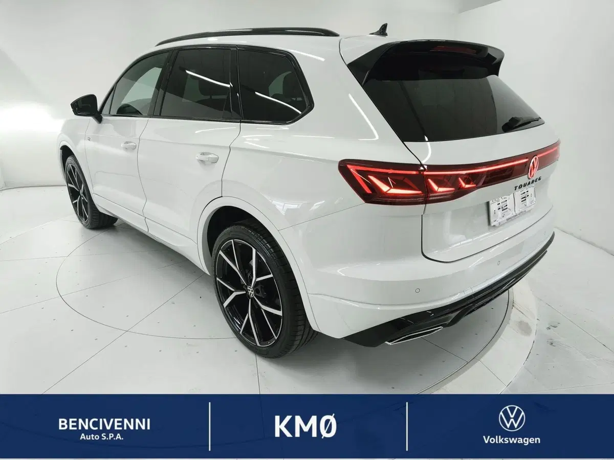 Volkswagen Touareg nuova a Catanzaro (11)