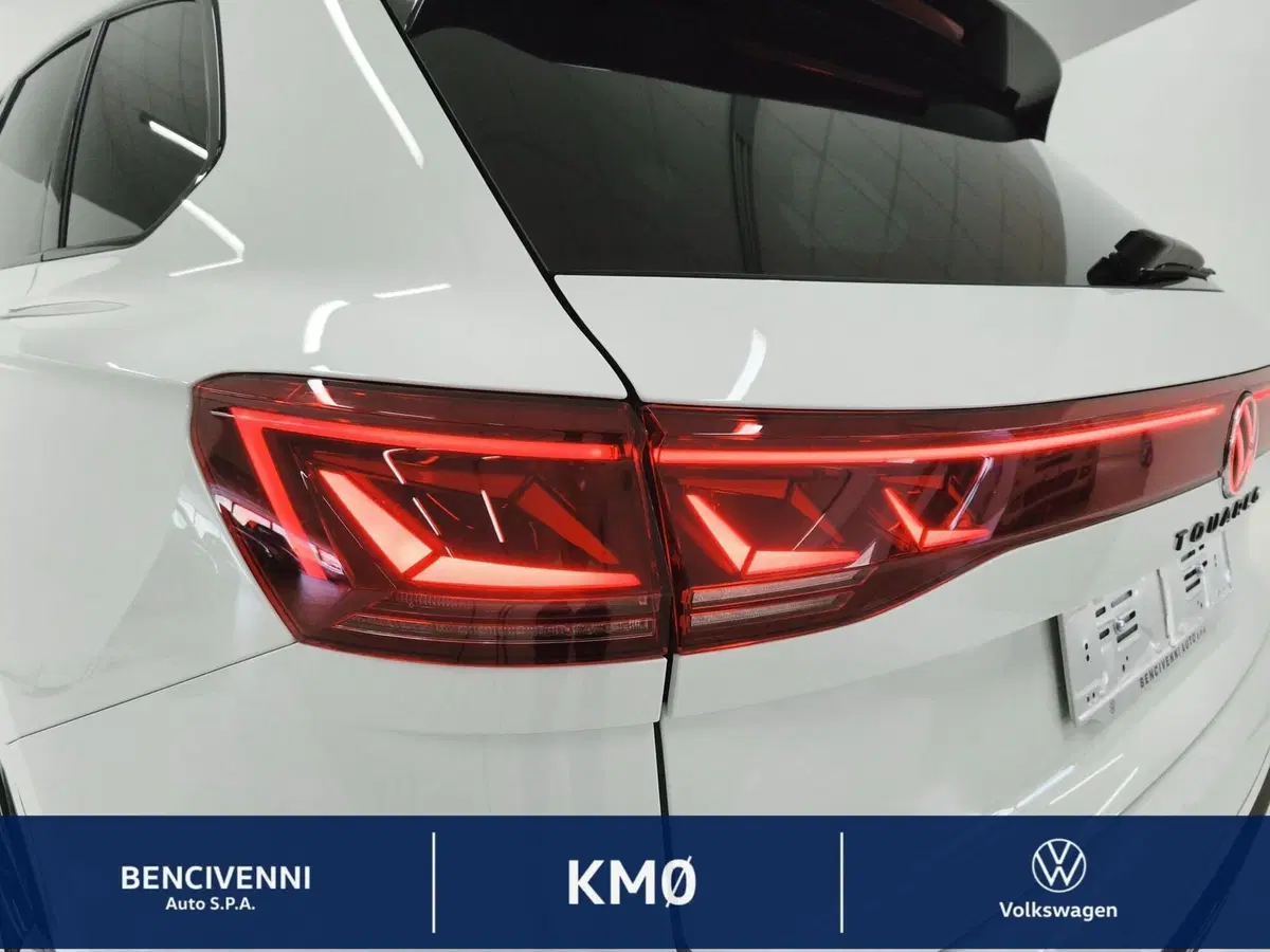 Volkswagen Touareg nuova a Catanzaro (12)