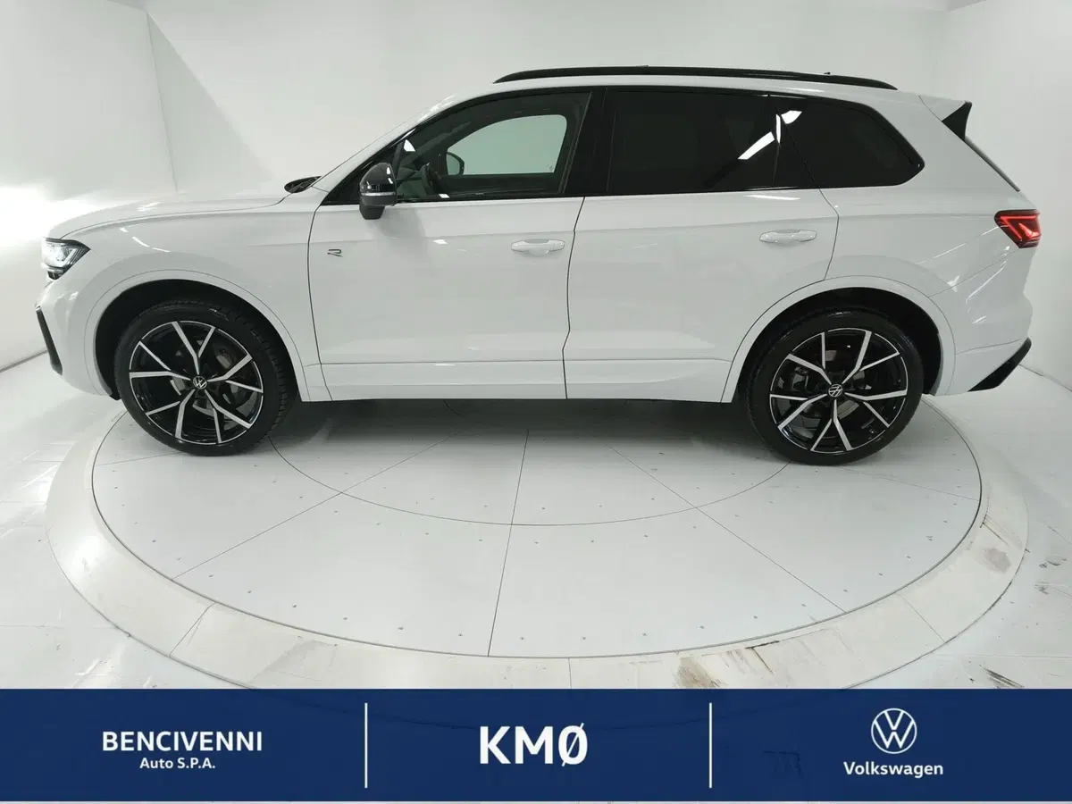 Volkswagen Touareg nuova a Catanzaro (16)
