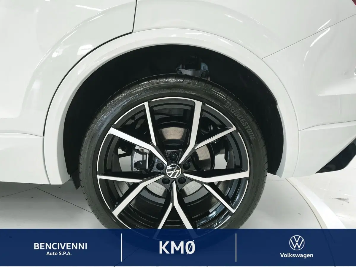 Volkswagen Touareg nuova a Catanzaro (17)