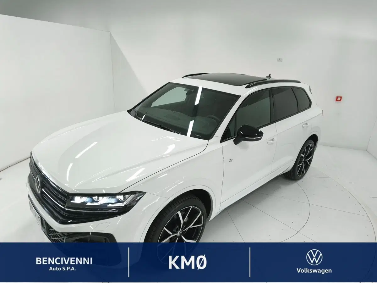 Volkswagen Touareg nuova a Catanzaro (18)