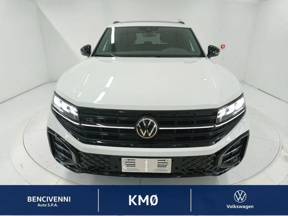 Volkswagen Touareg nuova a Catanzaro (2)