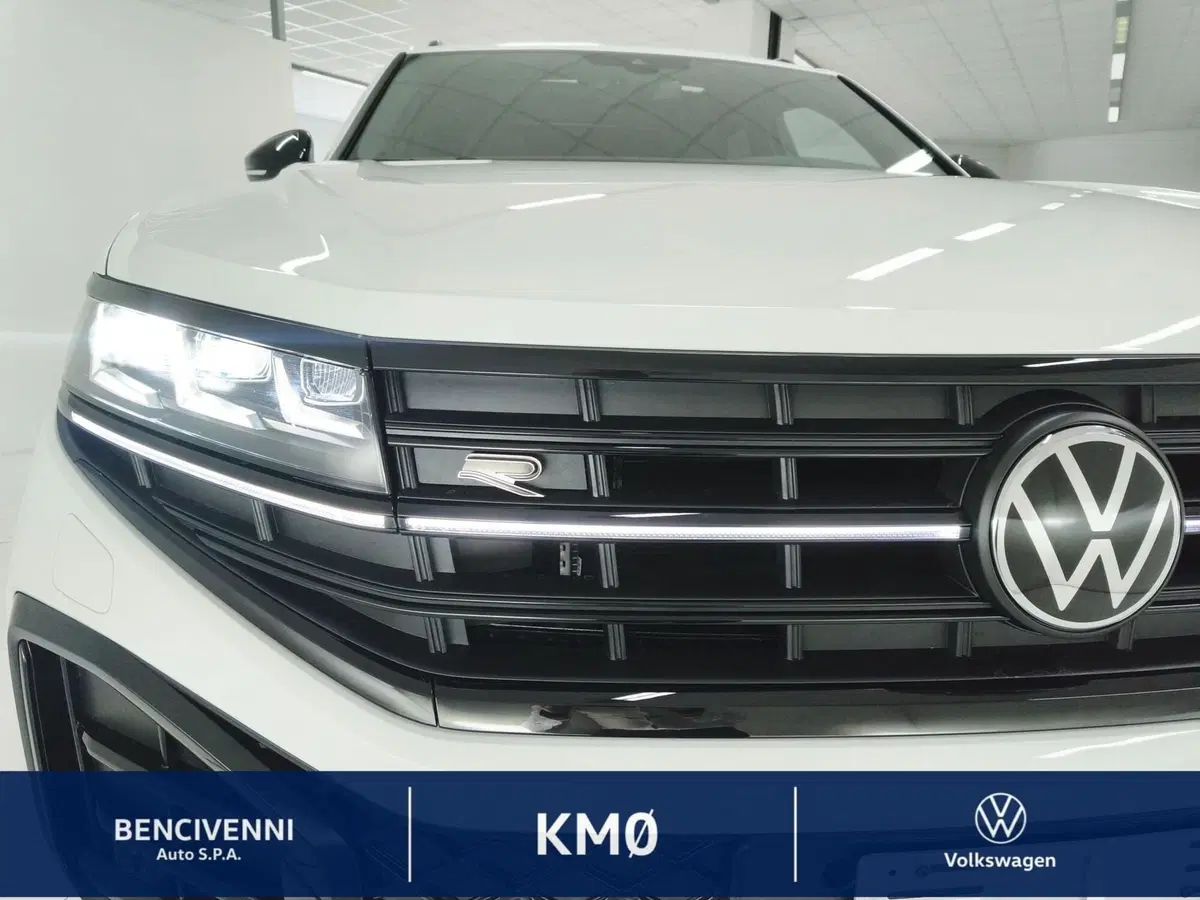 Volkswagen Touareg nuova a Catanzaro (3)