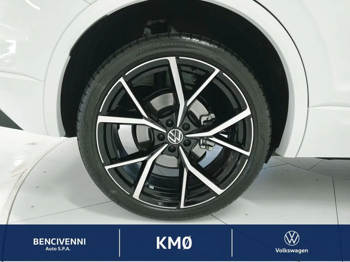 Volkswagen Touareg nuova a Catanzaro (5)