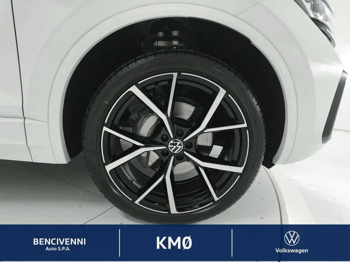 Volkswagen Touareg nuova a Catanzaro (7)