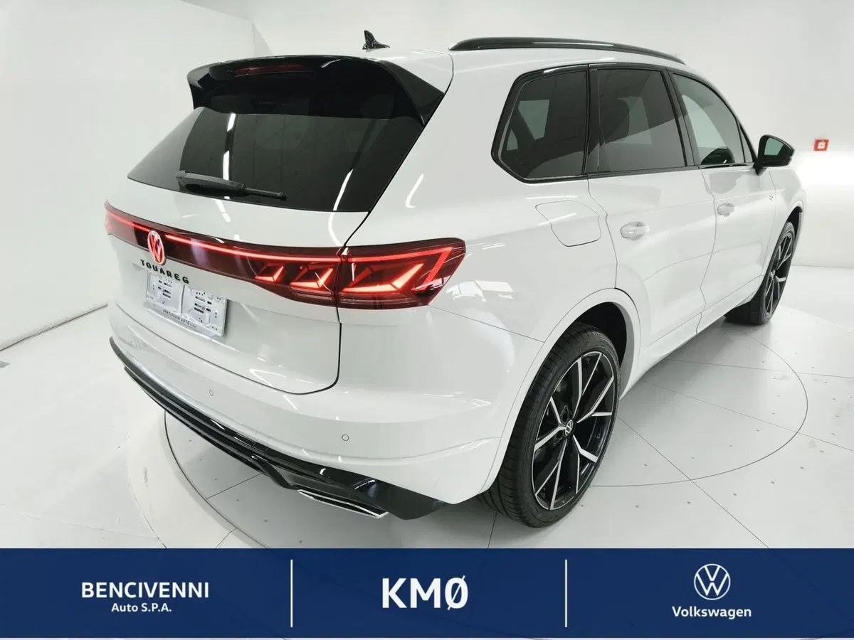 Volkswagen Touareg nuova a Catanzaro (8)