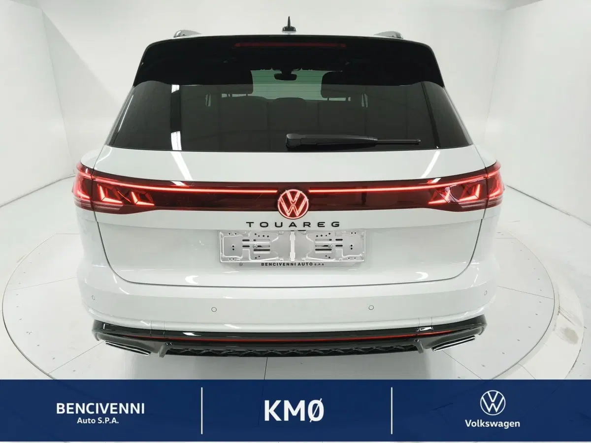 Volkswagen Touareg nuova a Catanzaro (9)
