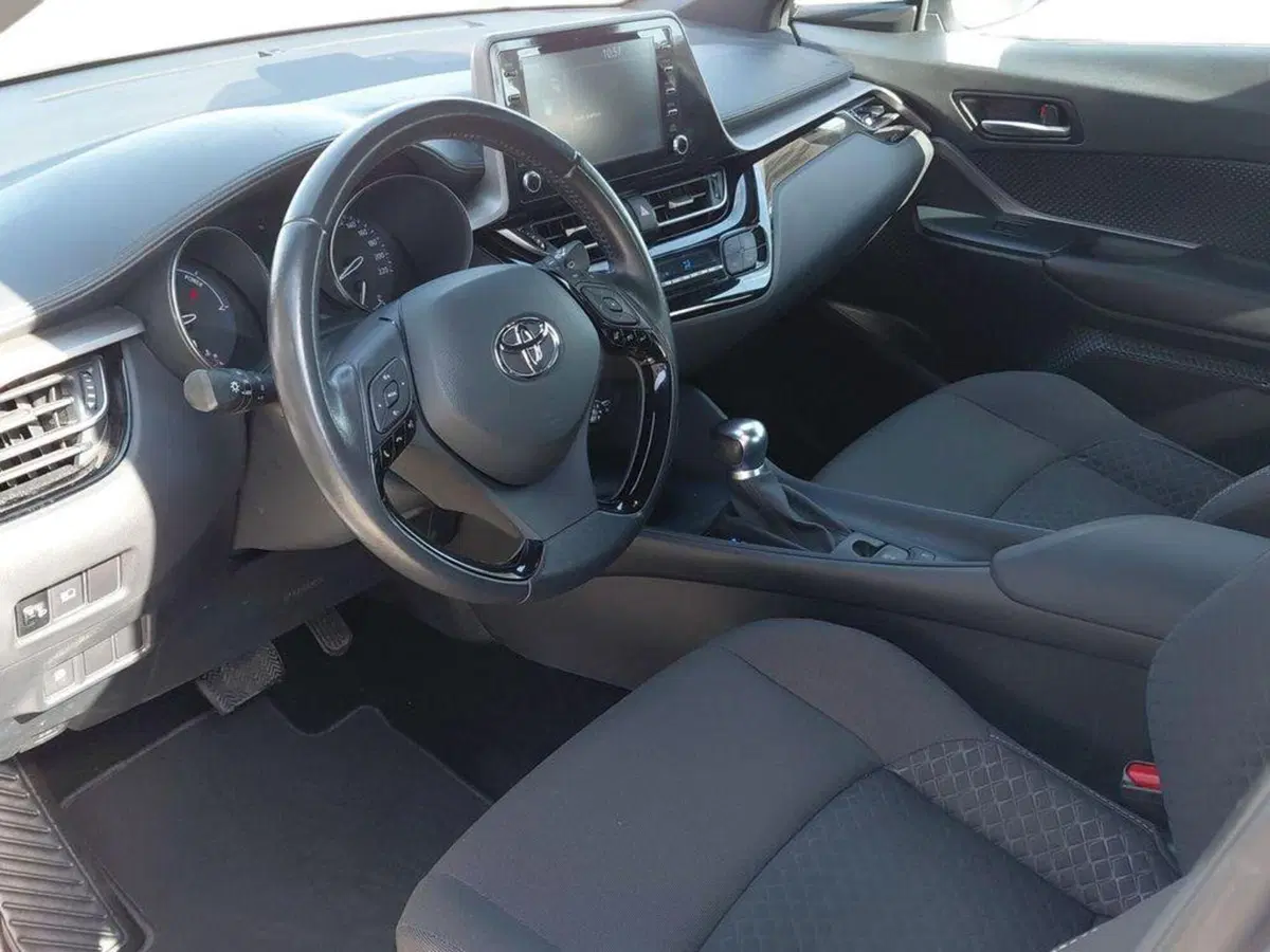 Toyota Toyota C-HR usata a Cagliari (7)