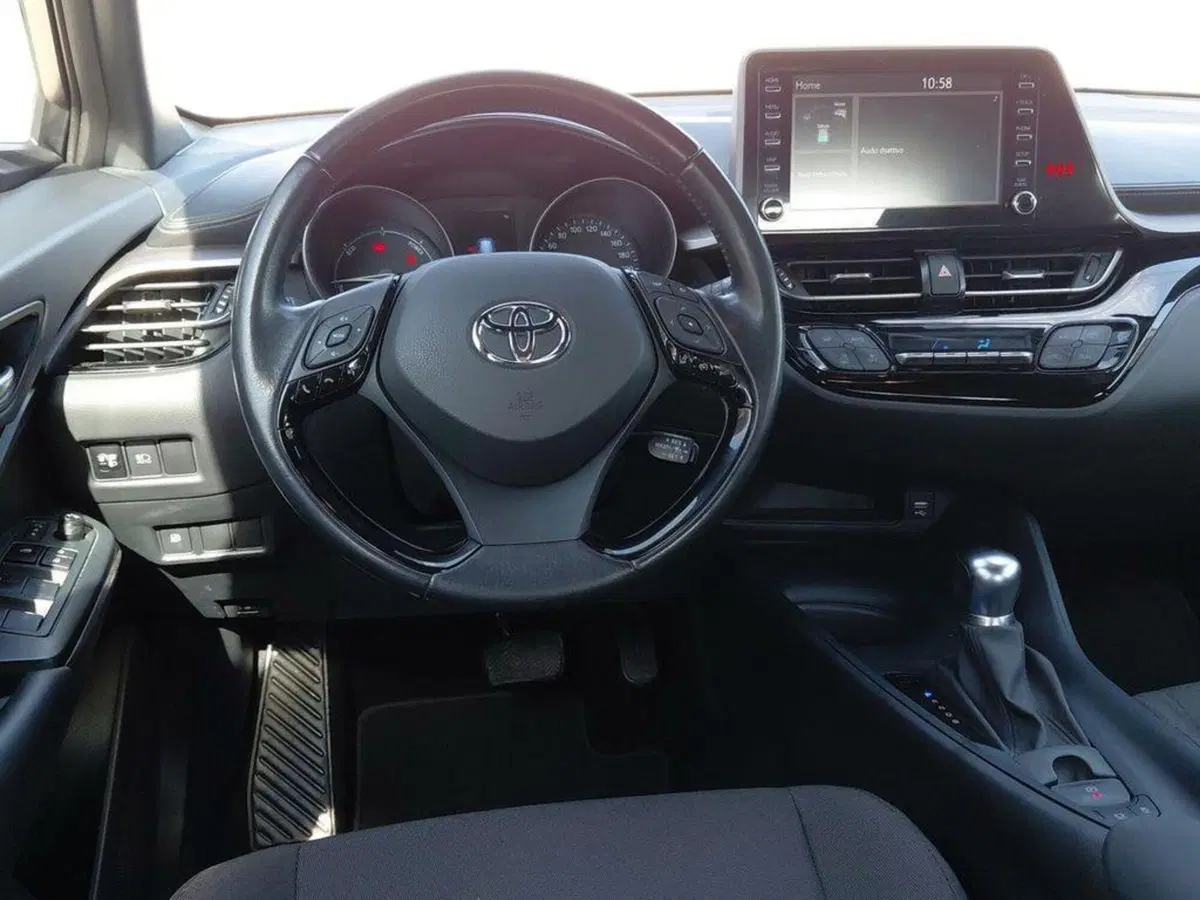 Toyota Toyota C-HR usata a Cagliari (8)