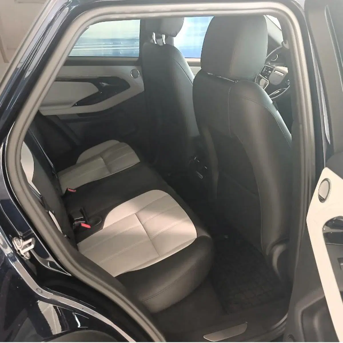 Land Rover Range Rover Evoque usata a Venezia (14)