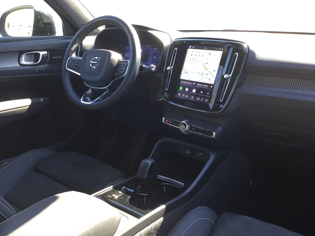 Volvo XC40 usata a Napoli (11)