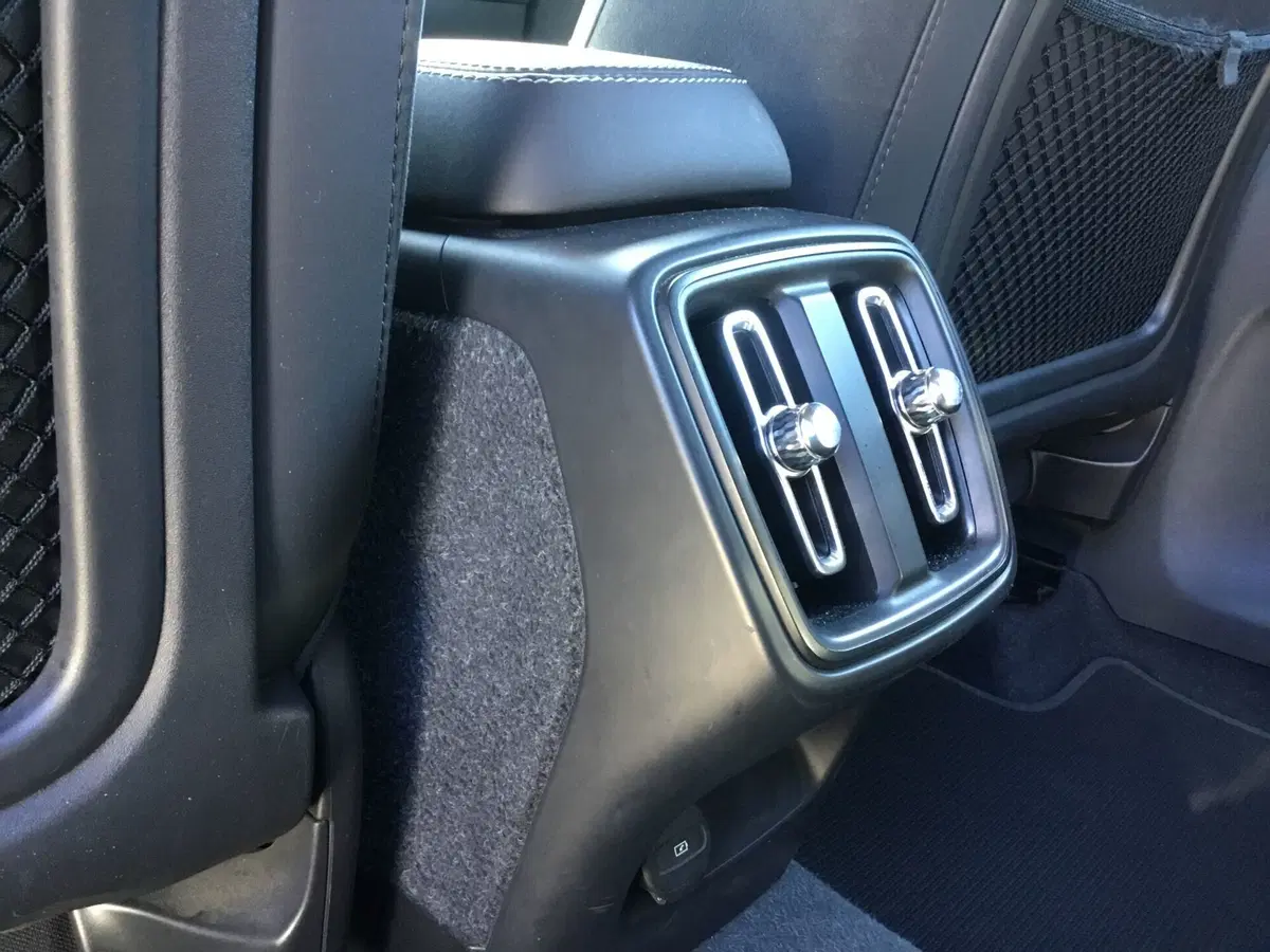Volvo XC40 usata a Napoli (18)