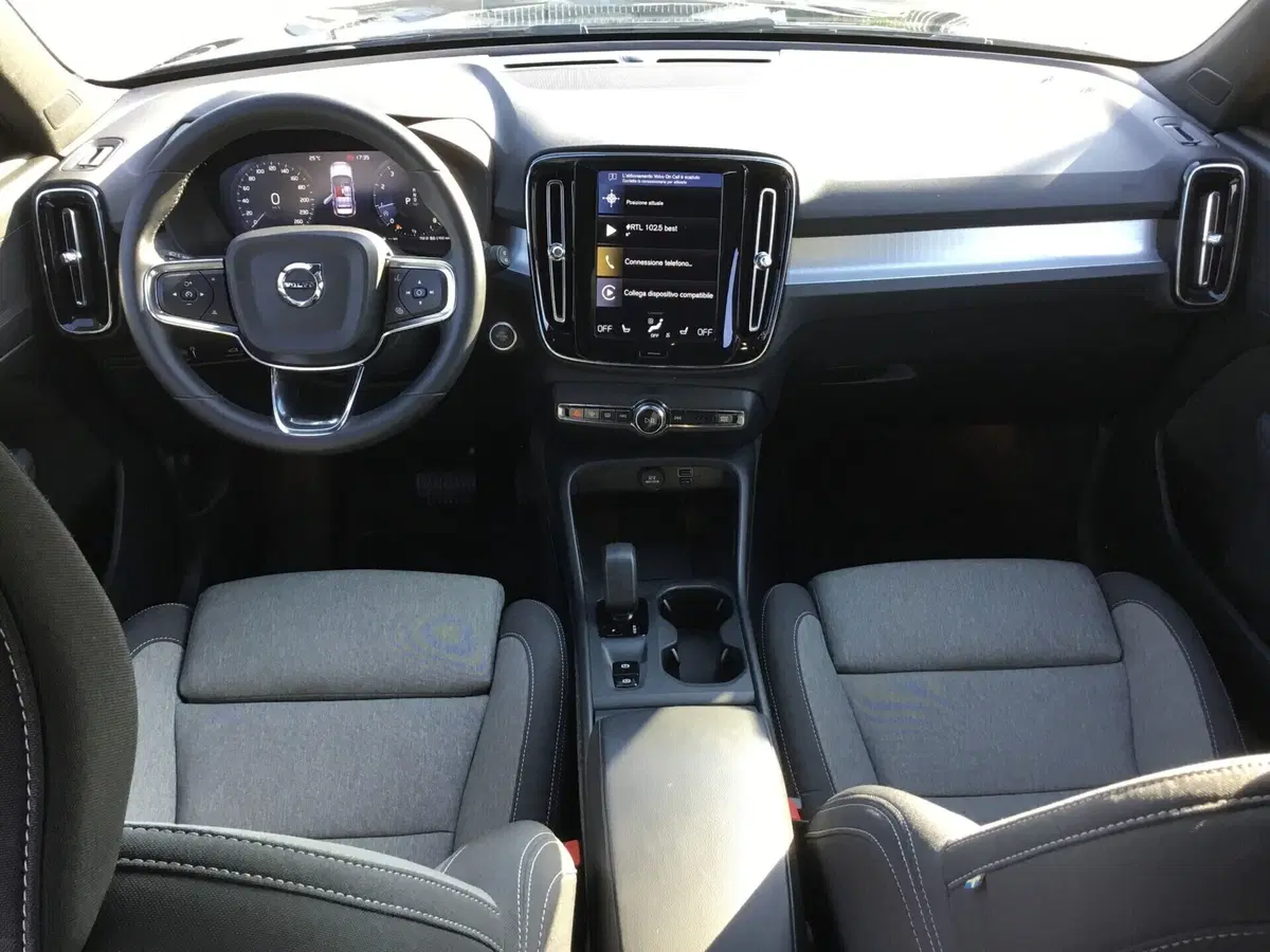 Volvo XC40 usata a Napoli (15)