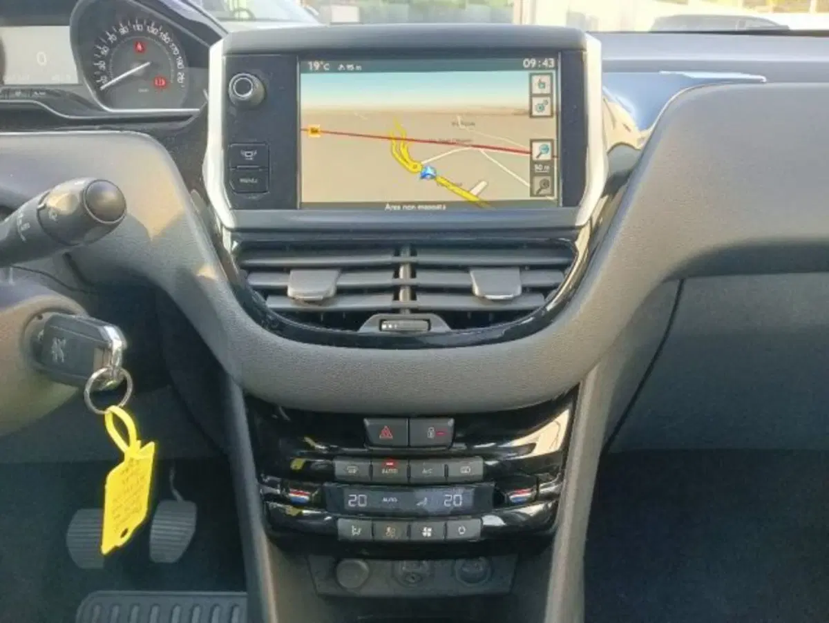Peugeot 208 usata a Brescia (20)