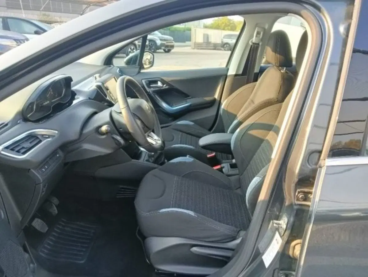 Peugeot 208 usata a Brescia (9)