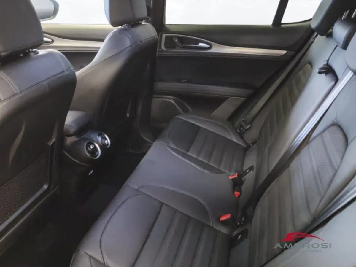 Alfa Romeo Stelvio nuova a Perugia (11)
