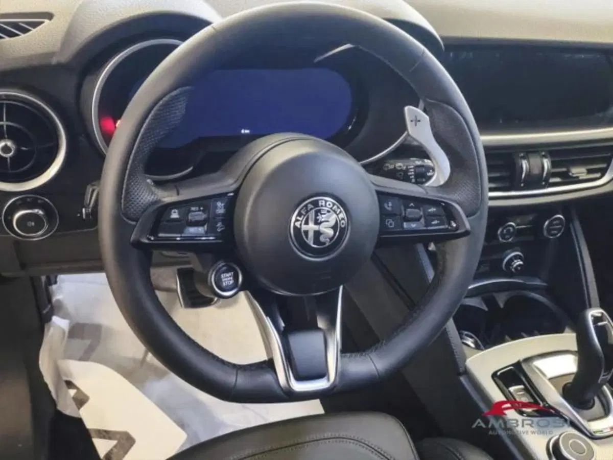 Alfa Romeo Stelvio nuova a Perugia (14)
