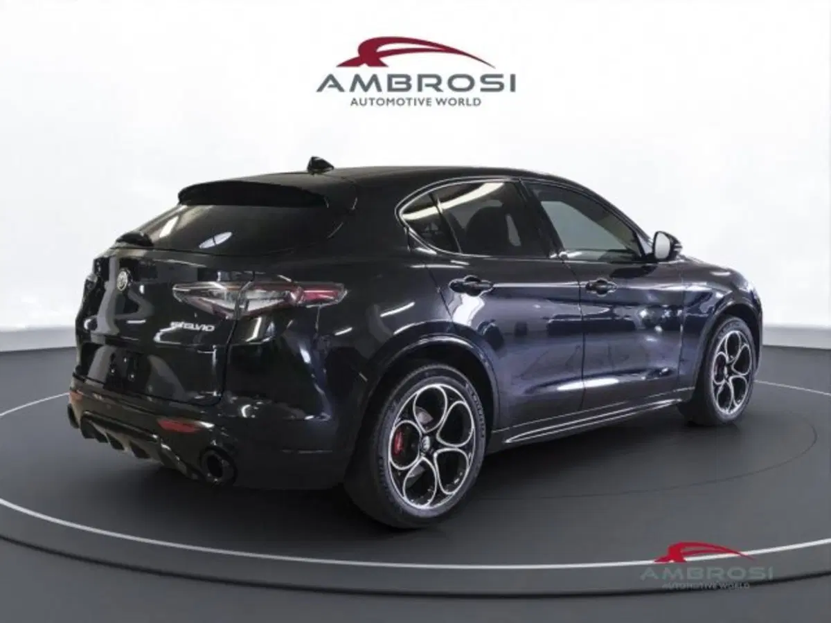 Alfa Romeo Stelvio nuova a Perugia (3)