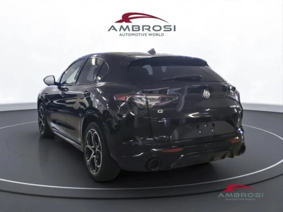 Alfa Romeo Stelvio nuova a Perugia (4)