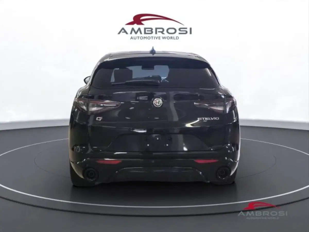 Alfa Romeo Stelvio nuova a Perugia (8)