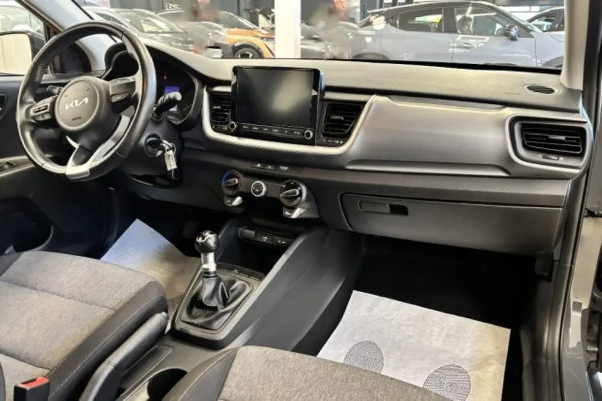 Kia Stonic usata a Latina (9)