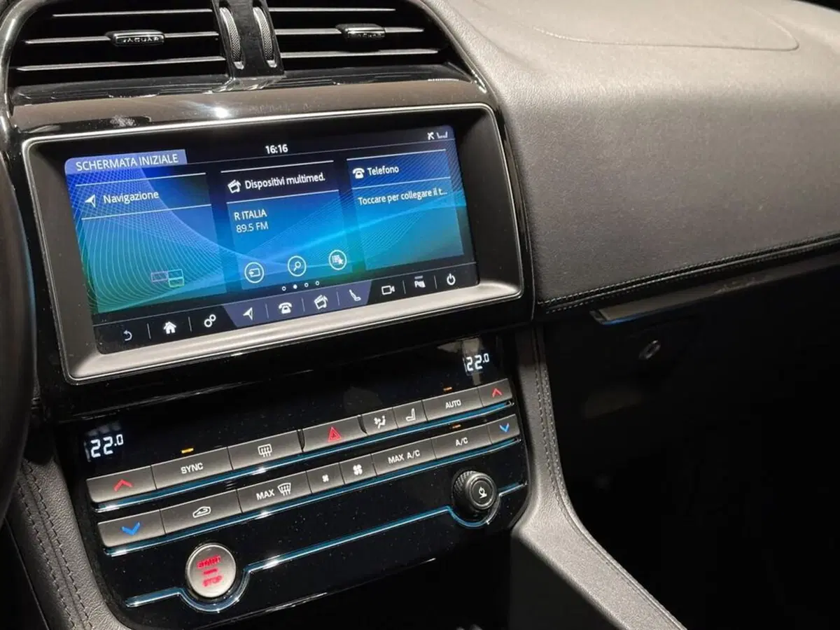 Jaguar F-Pace usata a Varese (14)