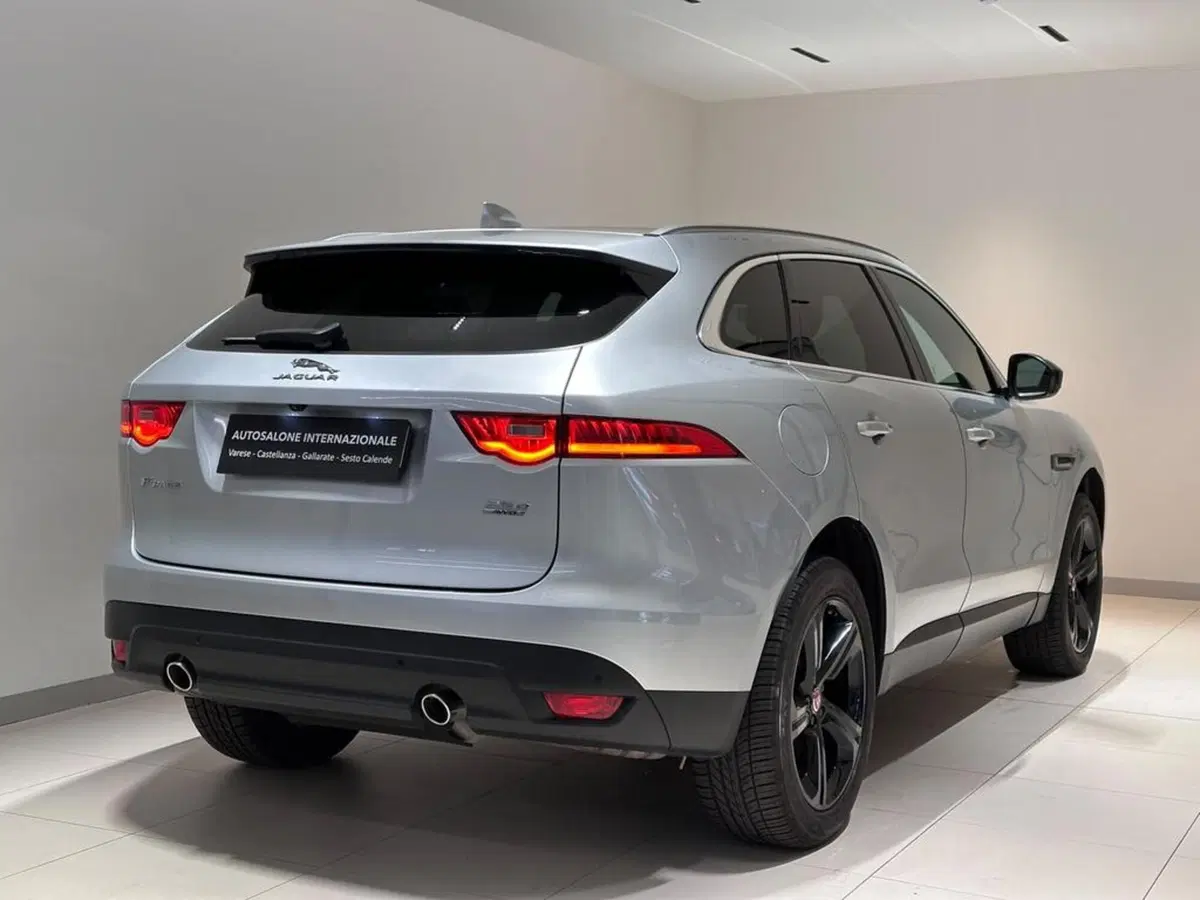 Jaguar F-Pace usata a Varese (3)