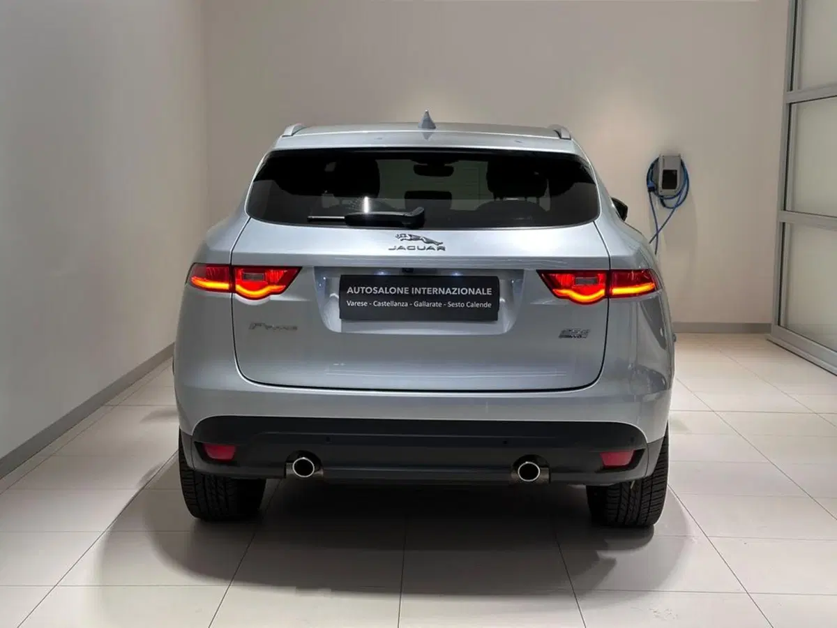 Jaguar F-Pace usata a Varese (4)