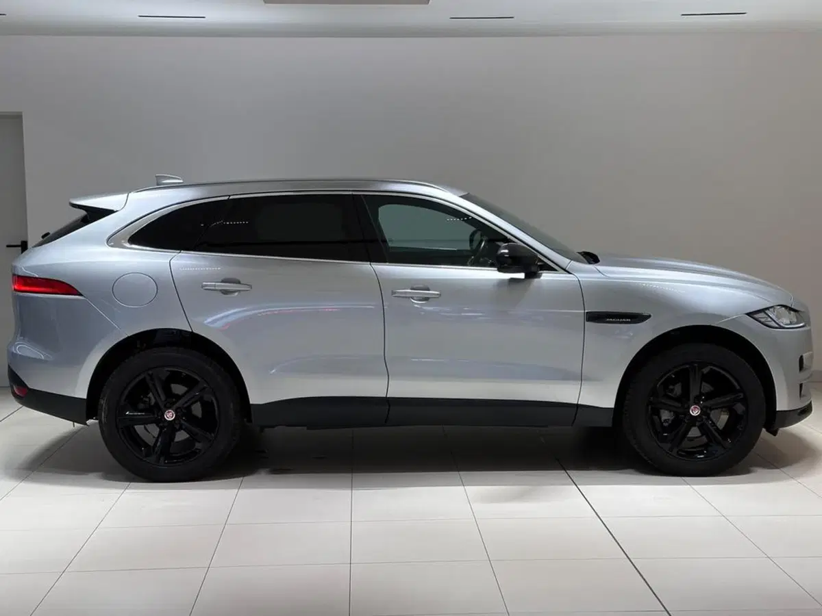 Jaguar F-Pace usata a Varese (5)