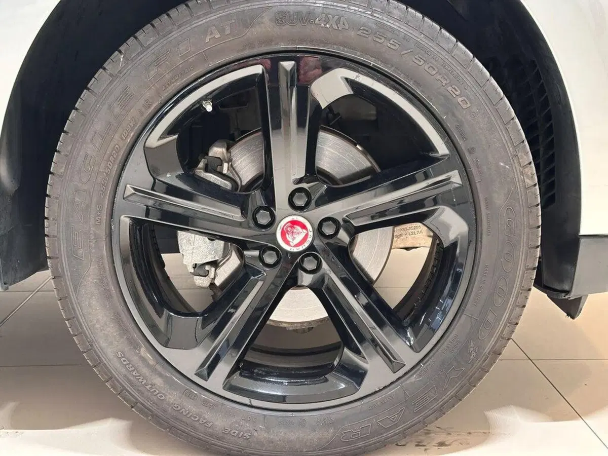 Jaguar F-Pace usata a Varese (6)