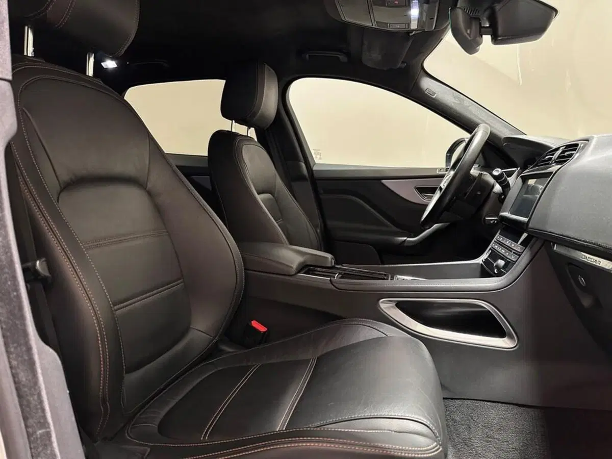 Jaguar F-Pace usata a Varese (7)